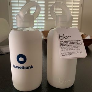 NWT Winter White Bkr Glass 500 ml Waterbottle $25